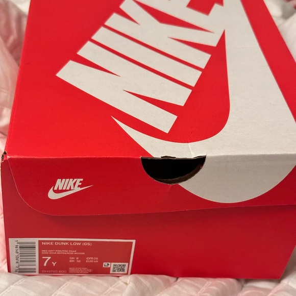 Nike dunk low rise gs triple pink size 7Y Boy. - Picture 3 of 4